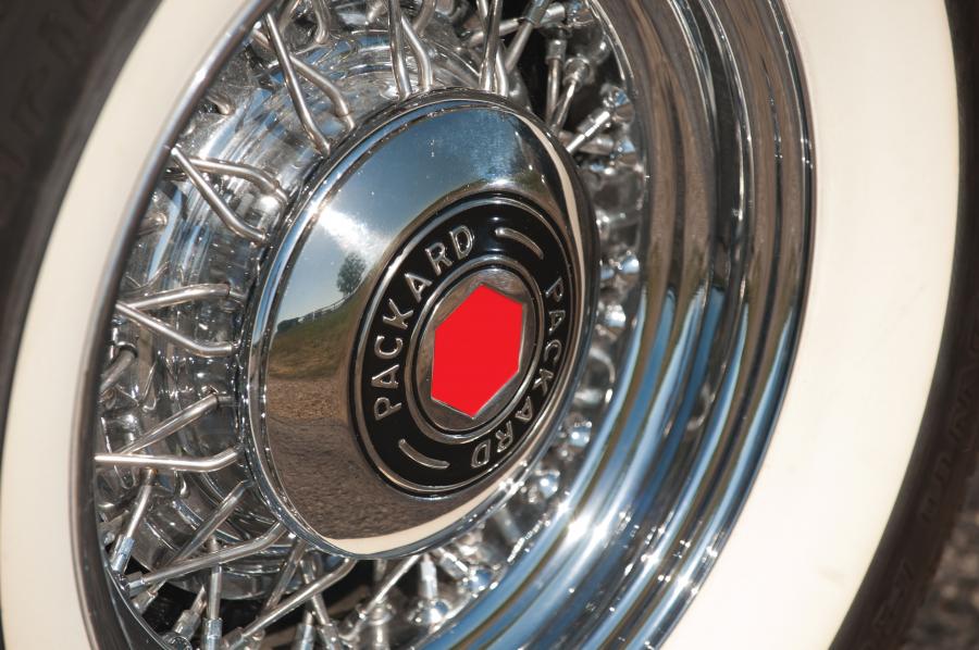  Packard Caribbean Convertible White 1956 года  (фото 17 из 26)